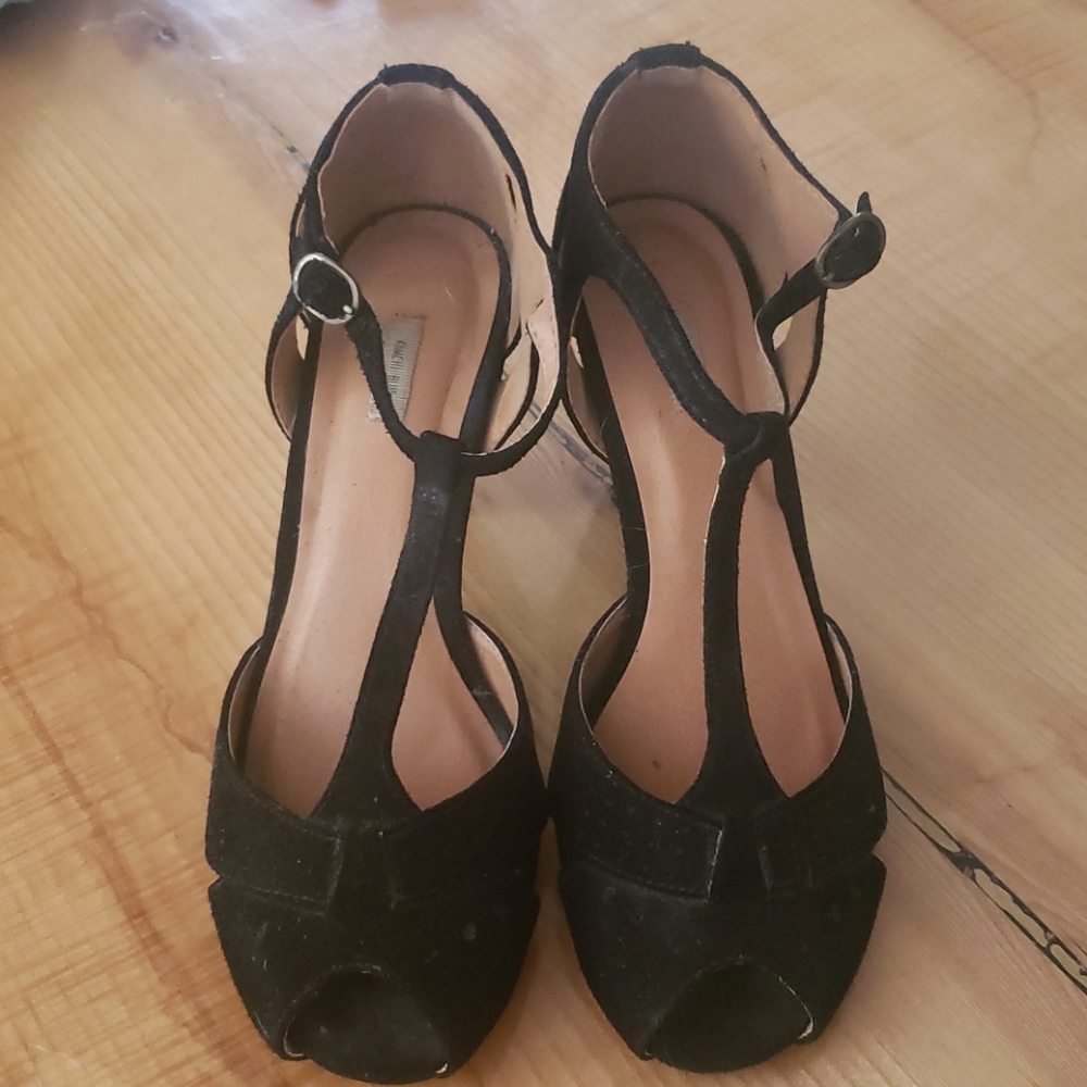 EUC strappy black heels